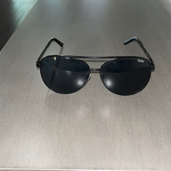 Quay Australia Vivienne black/smoke sunglasses - Picture 1 of 6